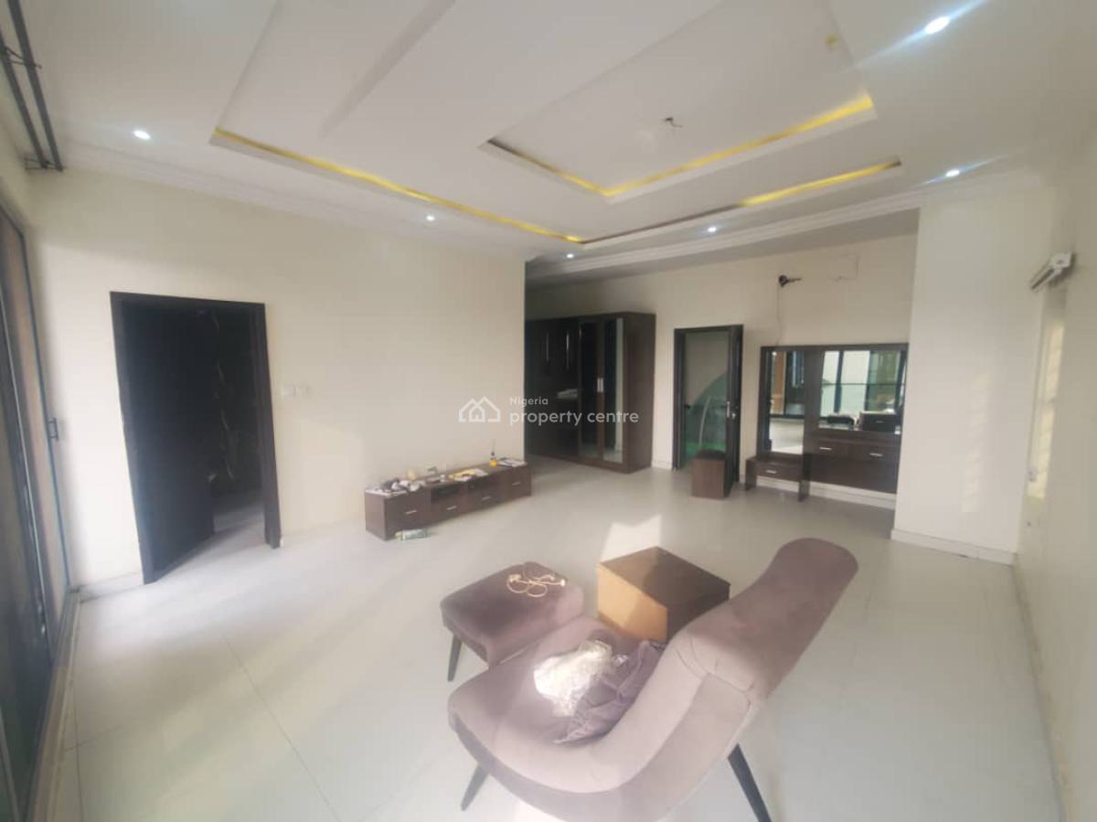 Well Maintained 3 Bedroom Apartment, Whitesand Estate Off Main Road, Ologolo, Lekki, Lagos, Flat / Apartment for Sale