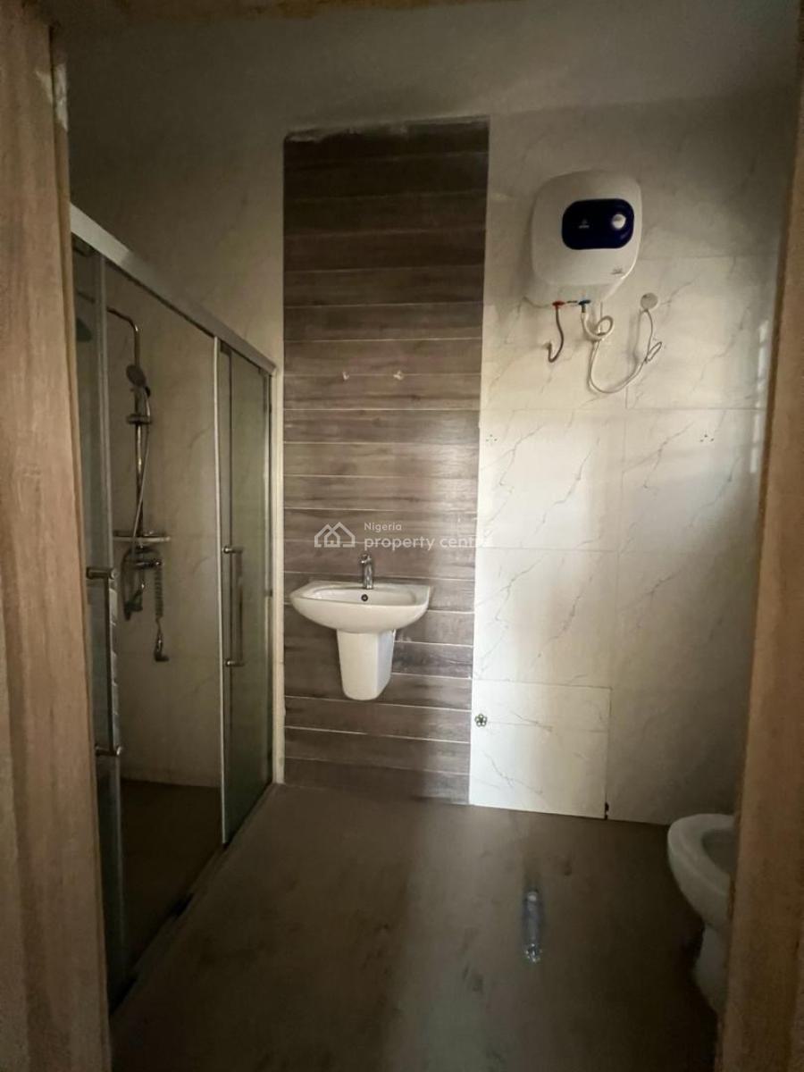 Spacious Master Bedroom, Orchid, Lekki Phase 2, Lekki, Lagos, Terraced Duplex for Rent