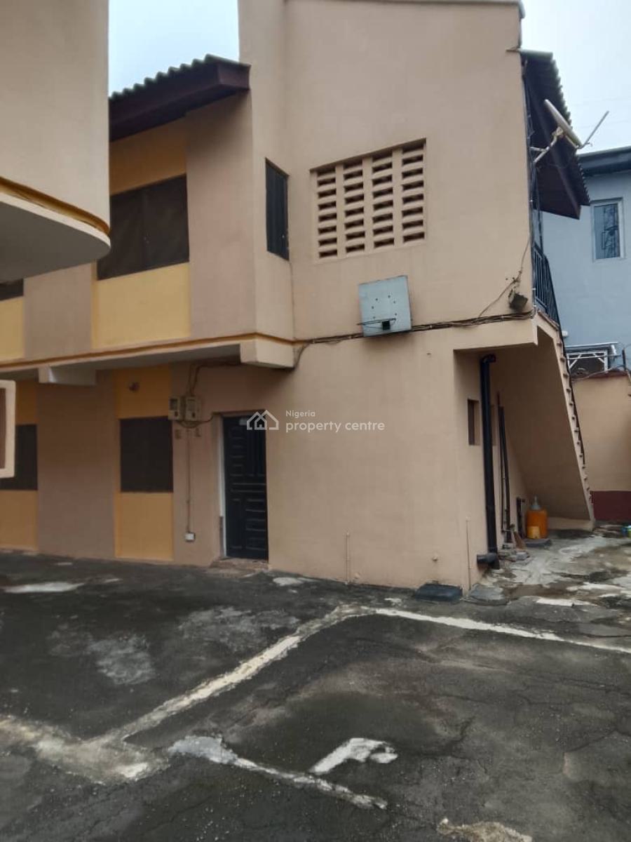 3 Bedroom Flat in a Secured Neighbourhood, Old Olowoira Road Isheri, Olowora, Magodo, Lagos, Flat / Apartment for Rent