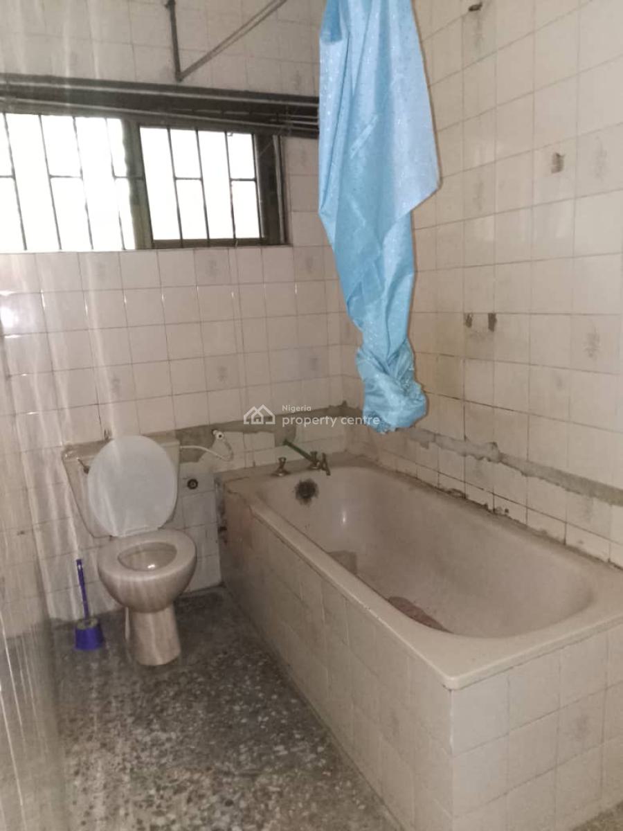 3 Bedroom Flat in a Secured Neighbourhood, Old Olowoira Road Isheri, Olowora, Magodo, Lagos, Flat / Apartment for Rent