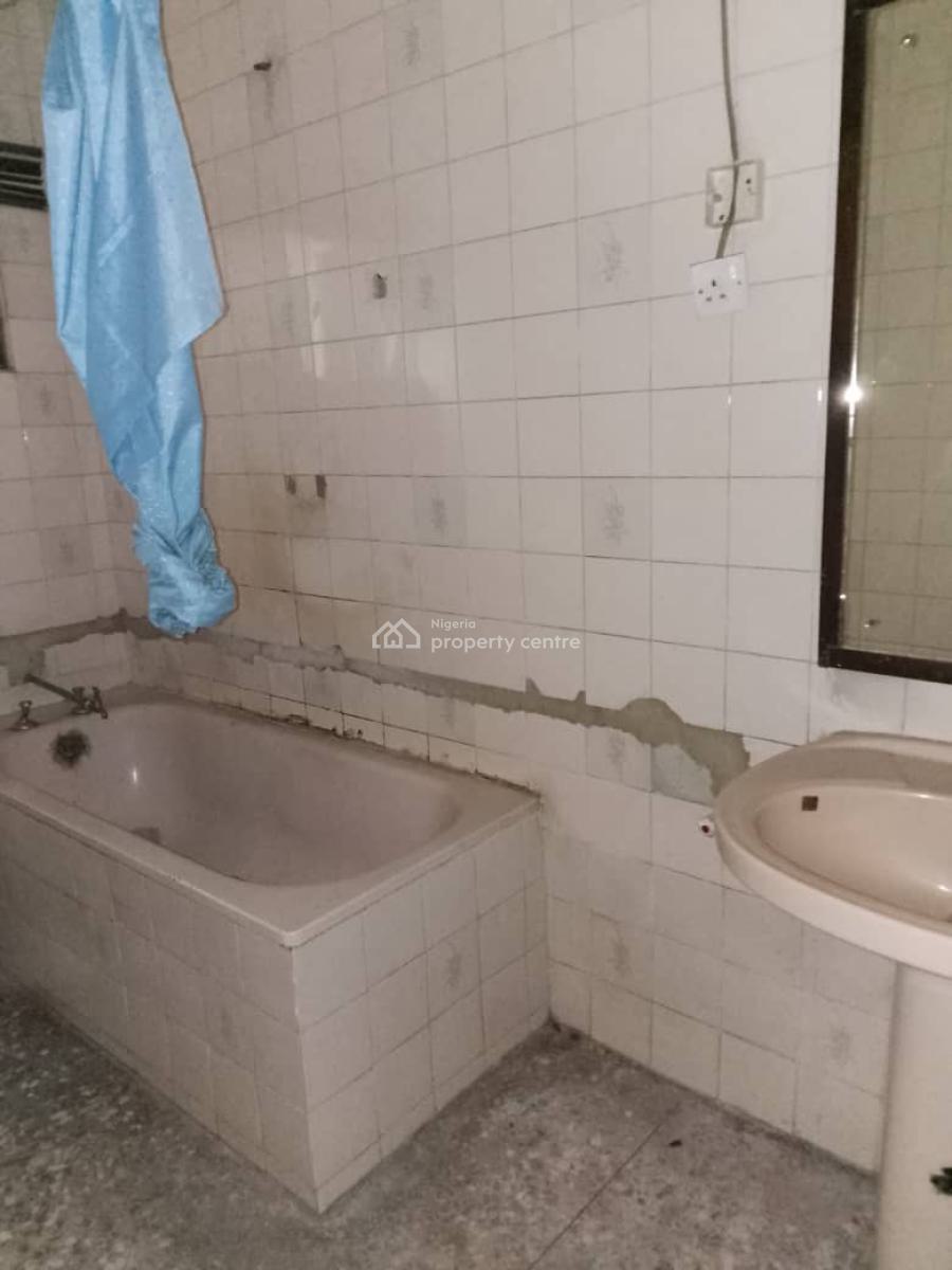 3 Bedroom Flat in a Secured Neighbourhood, Old Olowoira Road Isheri, Olowora, Magodo, Lagos, Flat / Apartment for Rent