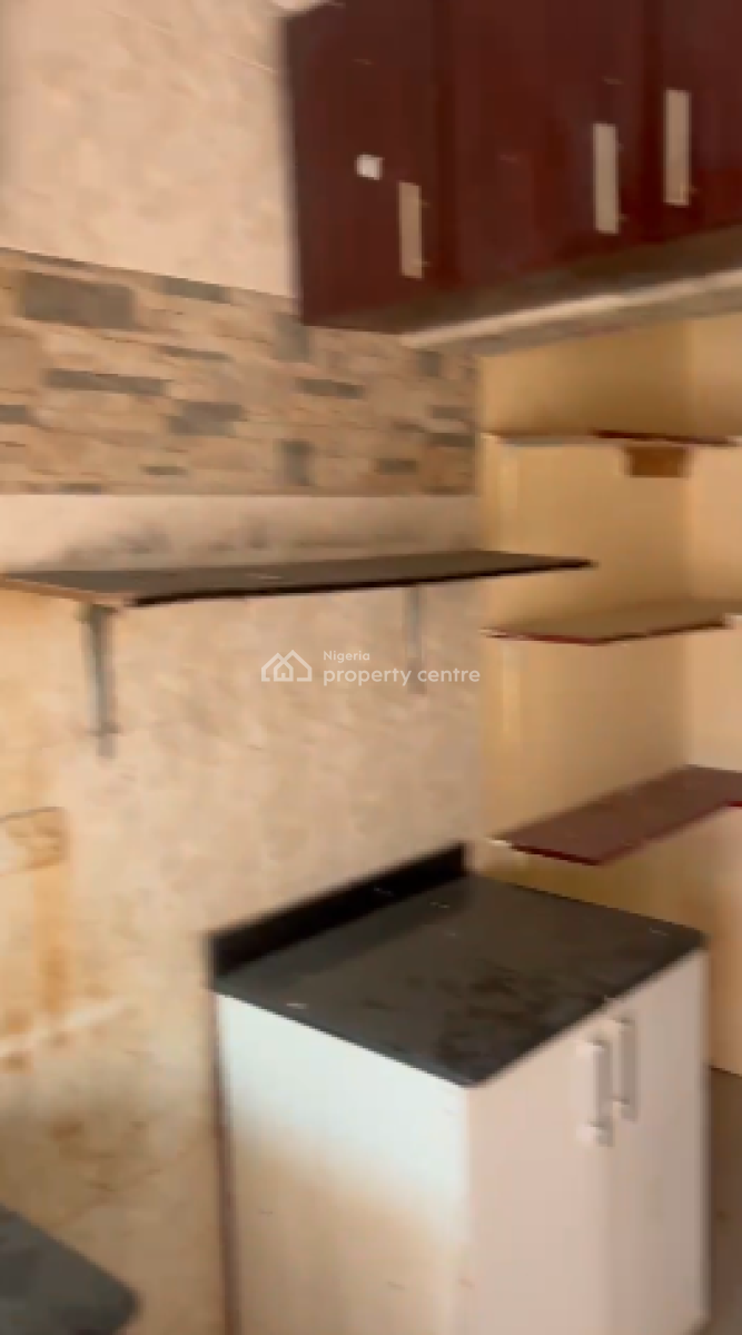 Spacious 3 Bedroom Flat, Behind Blenco, Lekki Phase 2, Lekki, Lagos, Flat / Apartment for Rent