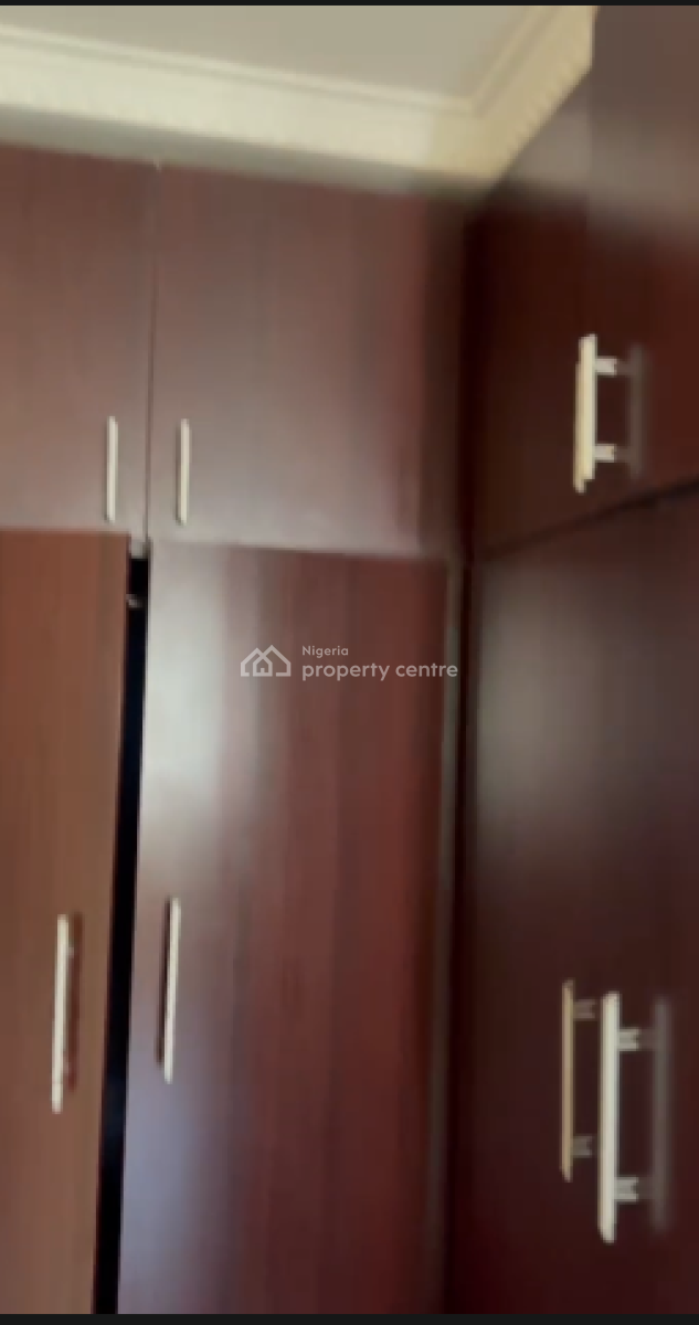 Spacious 3 Bedroom Flat, Behind Blenco, Lekki Phase 2, Lekki, Lagos, Flat / Apartment for Rent