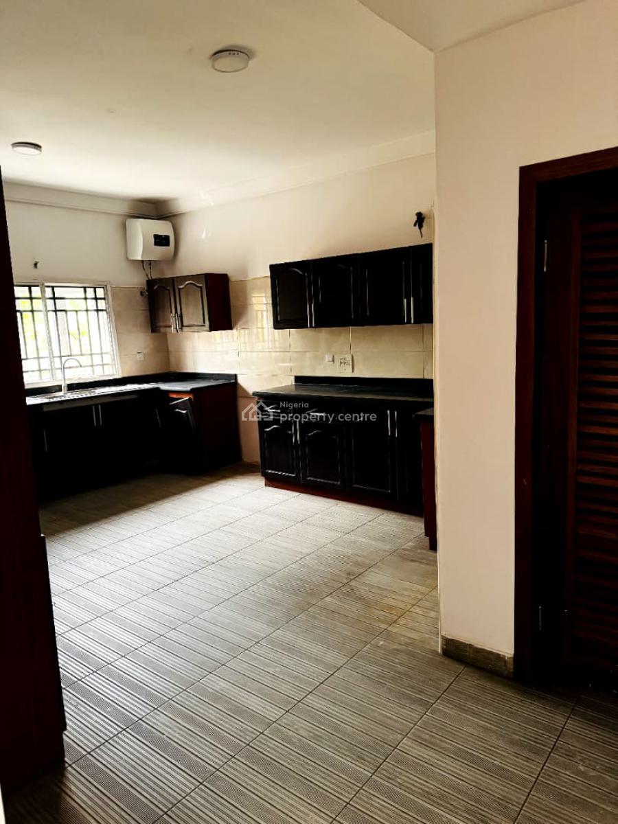 6 Bedrooms Semi-detached Townhouse with Bq, New Road Alpha Beach Chevron, Lekki, Lagos, Semi-detached Duplex for Rent