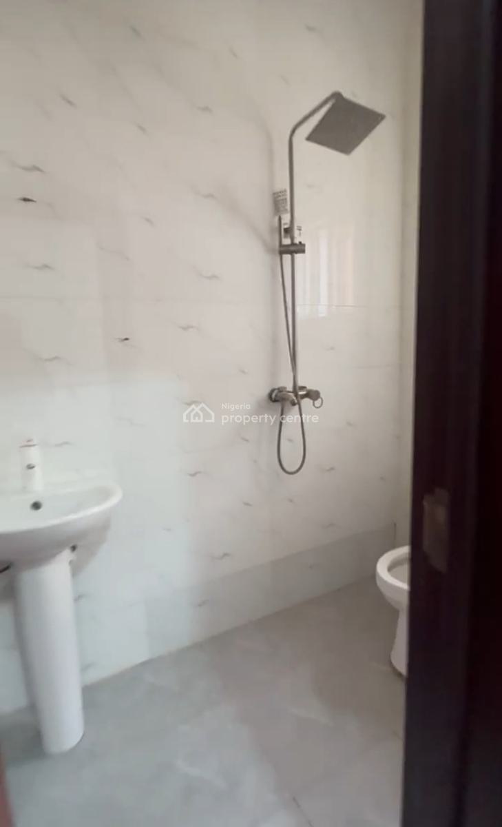 Well Built & Spacious 2 Bedroom Apartment{ Video}, Ologolo, Lekki, Lagos, Flat / Apartment for Rent