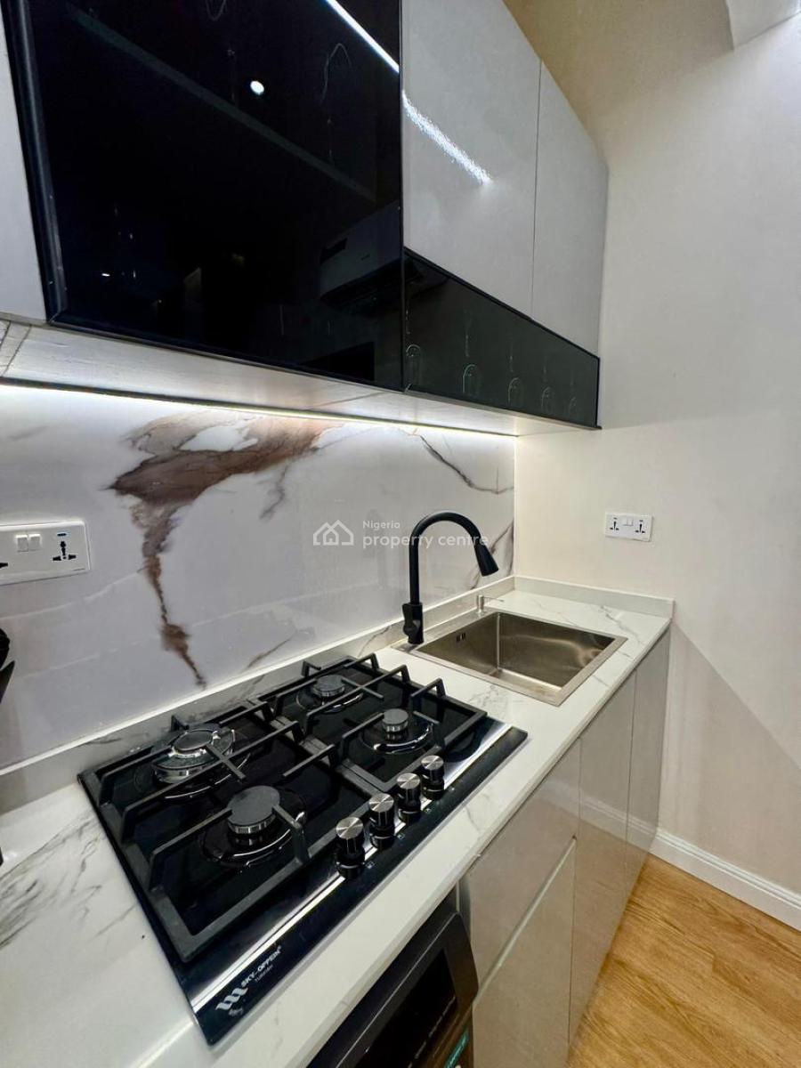 Cozy  2 Bedroom Apartment  with Ps5 , Swimming Pool ‍️ ,  Gym, Lekki Phase 1, Lekki, Lagos, Flat / Apartment Short Let