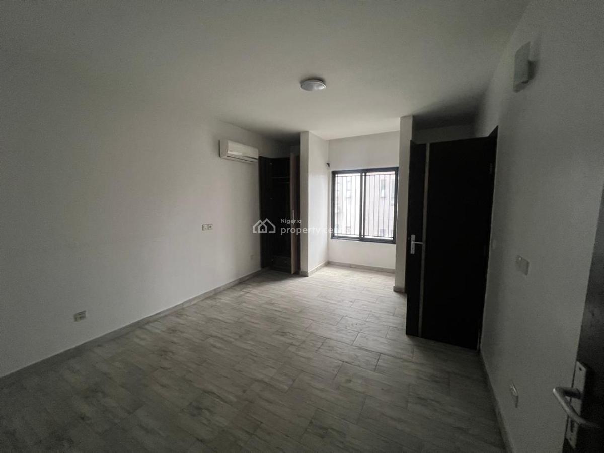 Spacious 3bedroom 3rd Floor with Bq N Acs, Lekki Phase 1, Lekki, Lagos, Flat / Apartment for Rent