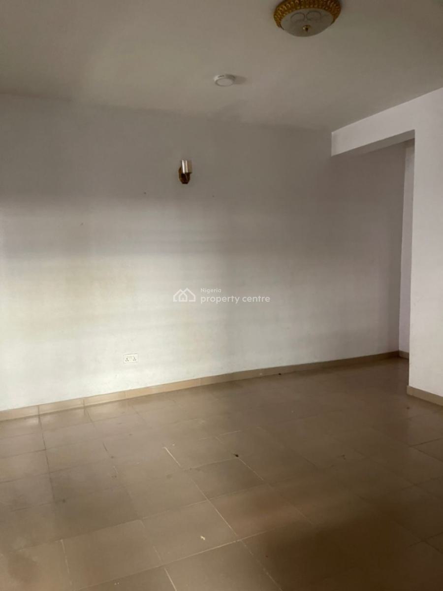 Neatly Used 2 Bedroom Apartment, Saka Olugunna, Maroko Off Mobil Road, Ilaje, Ajah, Lagos, Flat / Apartment for Rent