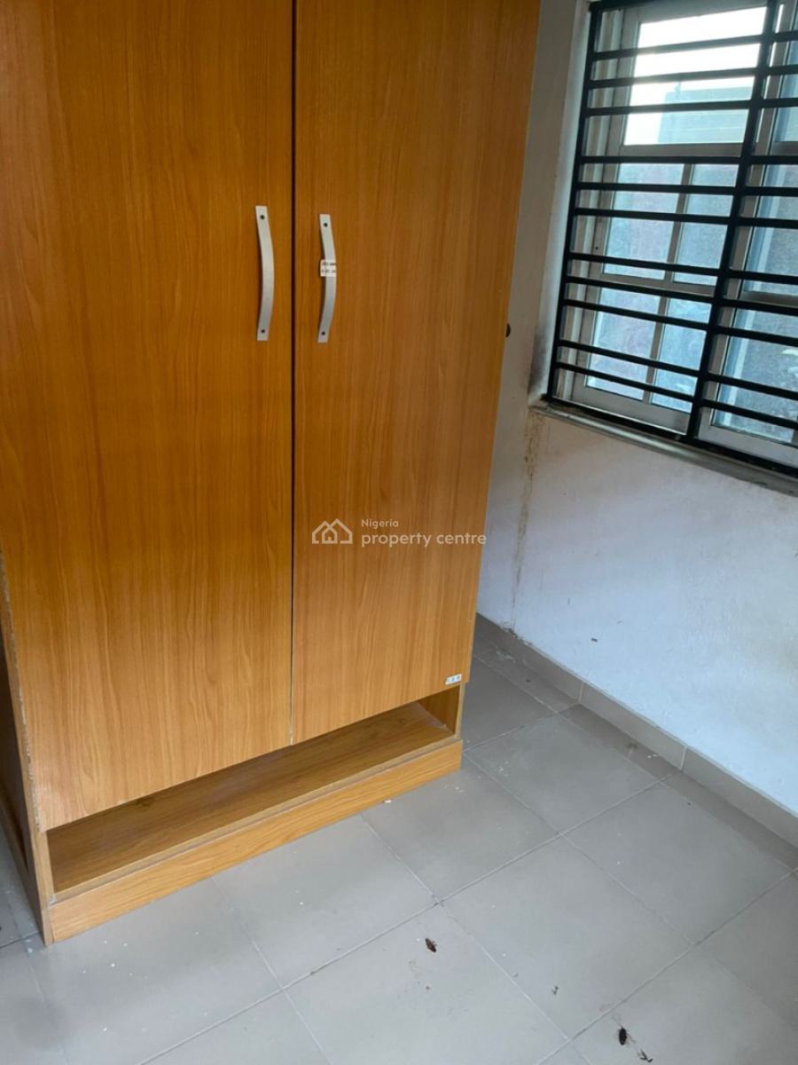 Neatly Used 2 Bedroom Apartment, Saka Olugunna, Maroko Off Mobil Road, Ilaje, Ajah, Lagos, Flat / Apartment for Rent