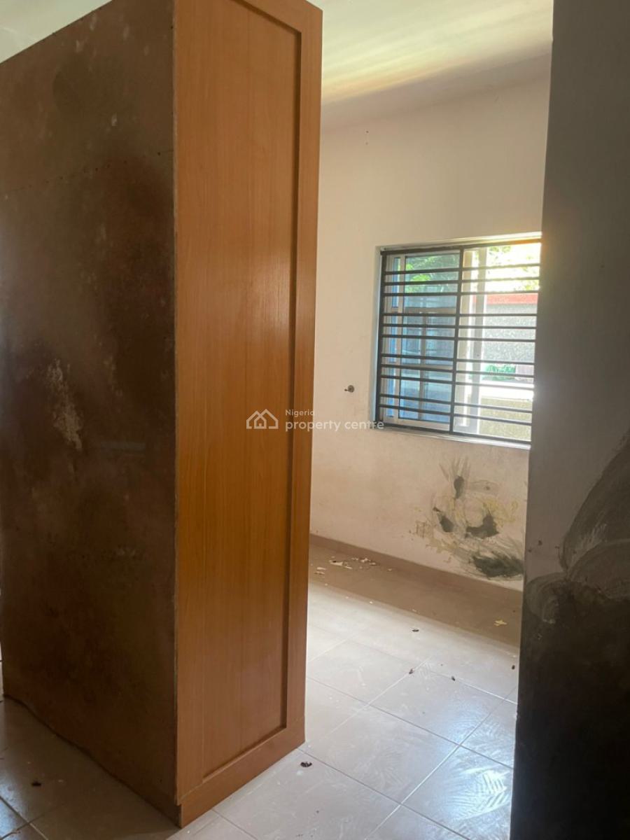 Neatly Used 2 Bedroom Apartment, Saka Olugunna, Maroko Off Mobil Road, Ilaje, Ajah, Lagos, Flat / Apartment for Rent