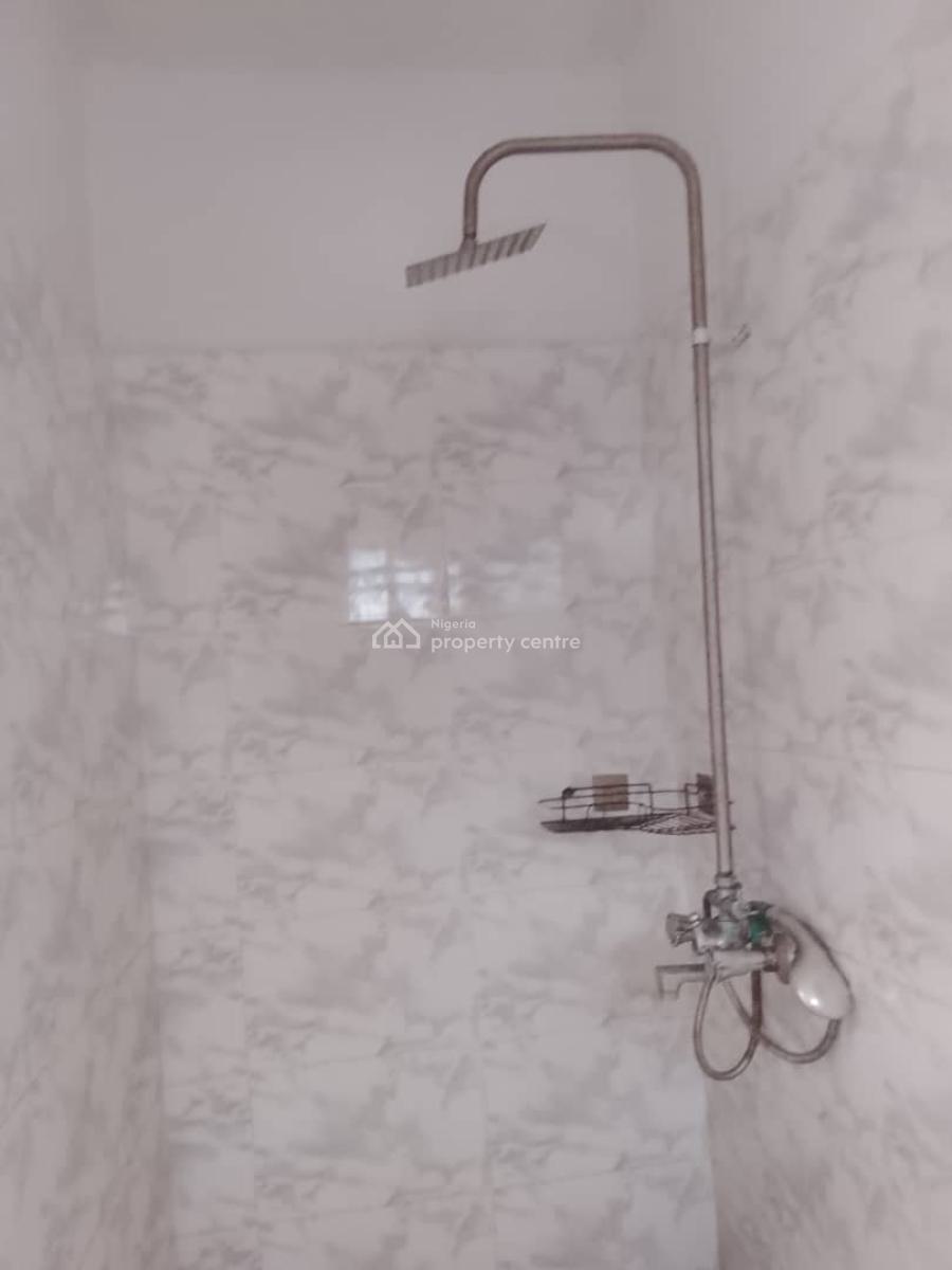 Neatly Used 2 Bedroom Apartment, Saka Olugunna, Maroko Off Mobil Road, Ilaje, Ajah, Lagos, Flat / Apartment for Rent