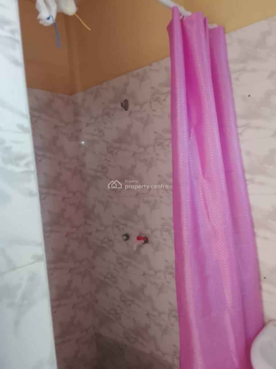 Neatly Used 2 Bedroom Apartment, Saka Olugunna, Maroko Off Mobil Road, Ilaje, Ajah, Lagos, Flat / Apartment for Rent