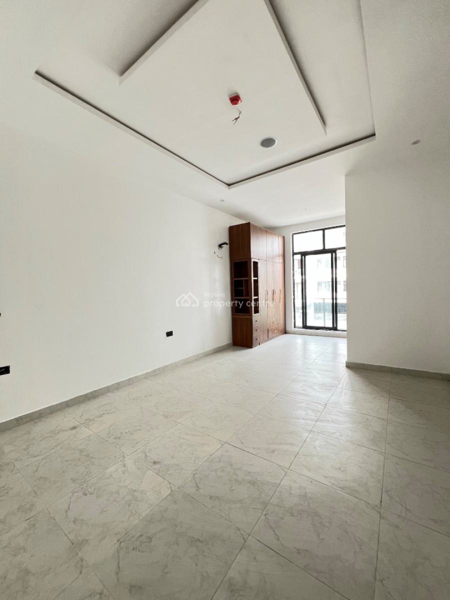 Spacious 2 Bedroom Apartment with  Gym and Elevator, Lekki Phase 1, Lekki Phase 1, Lekki, Lagos, Block of Flats for Sale