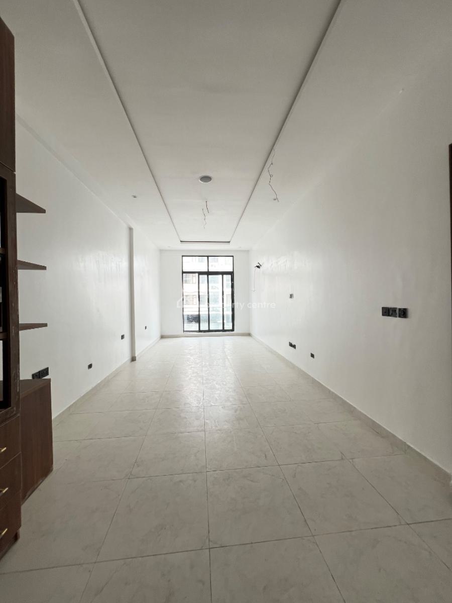 Spacious 2 Bedroom Apartment with  Gym and Elevator, Lekki Phase 1, Lekki Phase 1, Lekki, Lagos, Block of Flats for Sale