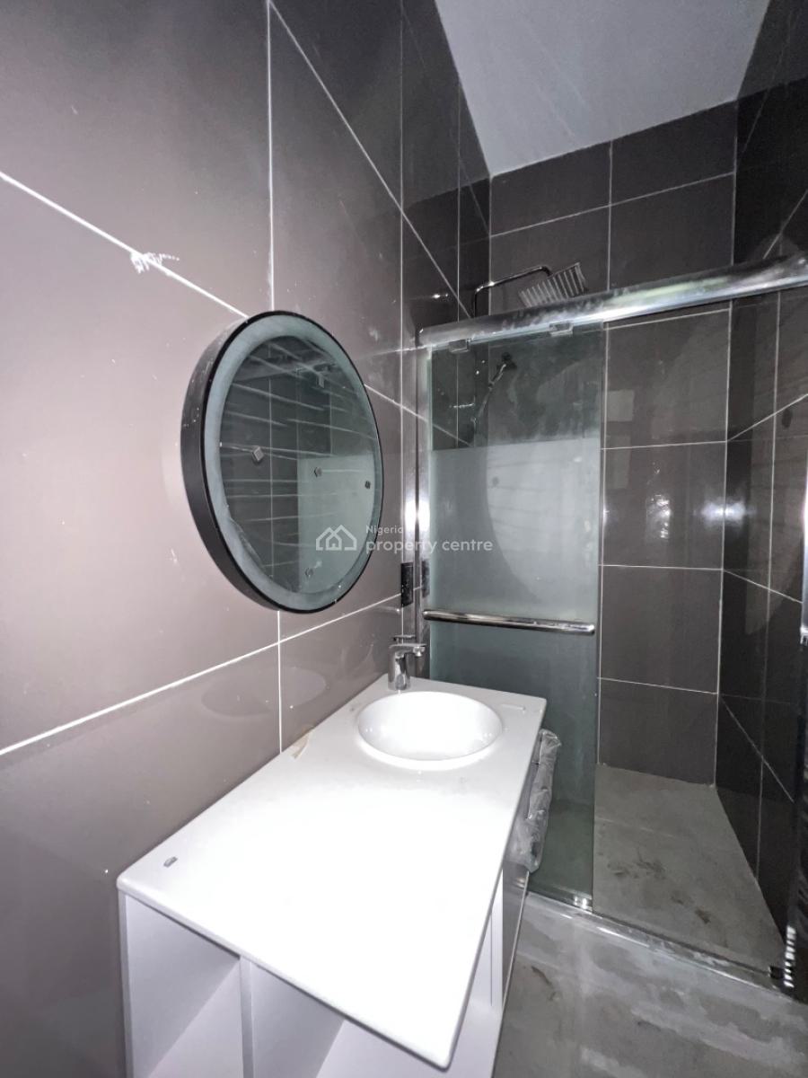 Spacious 2 Bedroom Apartment with  Gym and Elevator, Lekki Phase 1, Lekki Phase 1, Lekki, Lagos, Block of Flats for Sale