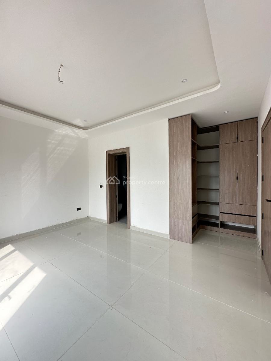 Spacious 2 Bedroom Apartment with Gym and Elevator, Lekki Phase 1, Lekki Phase 1, Lekki, Lagos, Block of Flats for Sale