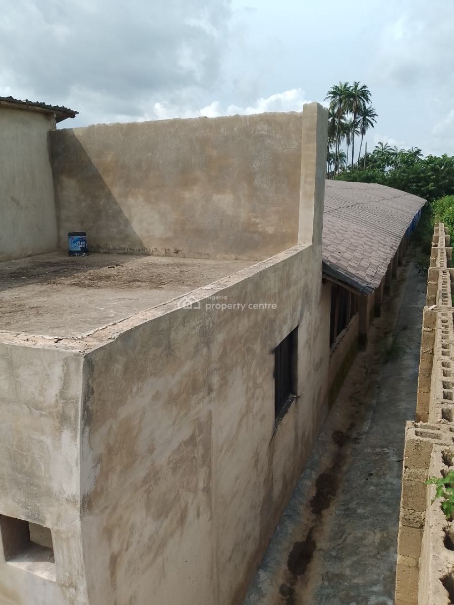 10000 Capacity of Poultry Farm and 15000 Fish Farm on 10 Plots of Land, Saki Area, Shaki-okeogun, Saki West, Oyo, Tank Farm for Sale
