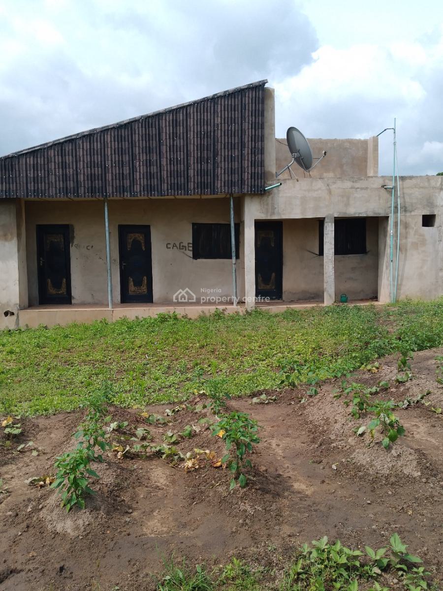 10000 Capacity of Poultry Farm and 15000 Fish Farm on 10 Plots of Land, Saki Area, Shaki-okeogun, Saki West, Oyo, Tank Farm for Sale