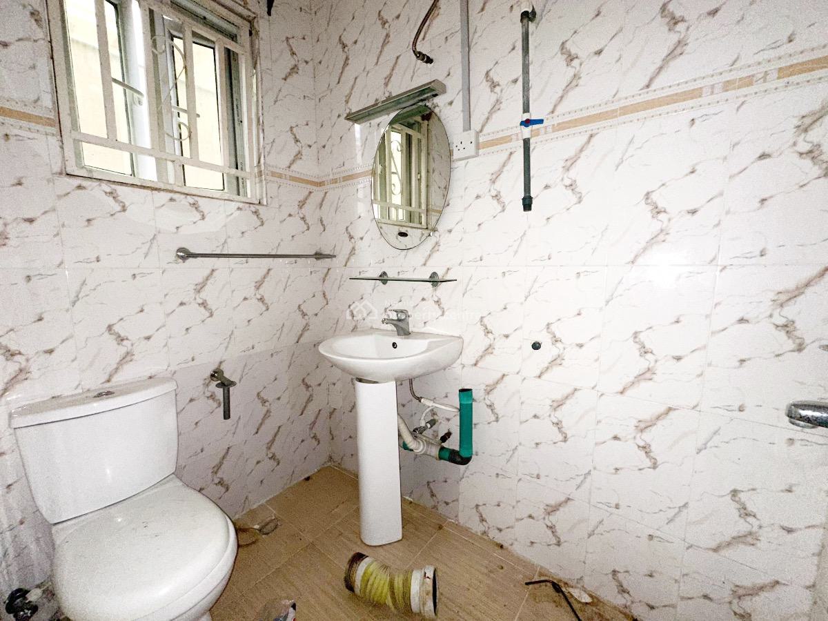 Luxury 3 Bedroom Flat, Gra Phase 1, Magodo, Lagos, Flat / Apartment for Rent