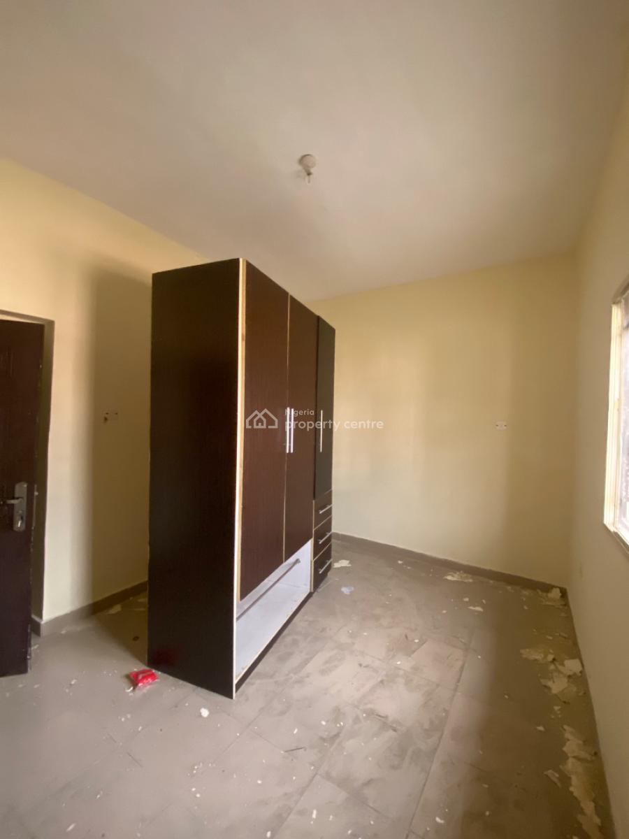 Lovely 3bedroom in a Good Estate Very Close to Road,wt Water, Before Ogombo Roundabout, Off Ogombo Road, Ajah, Lagos, Flat / Apartment for Rent