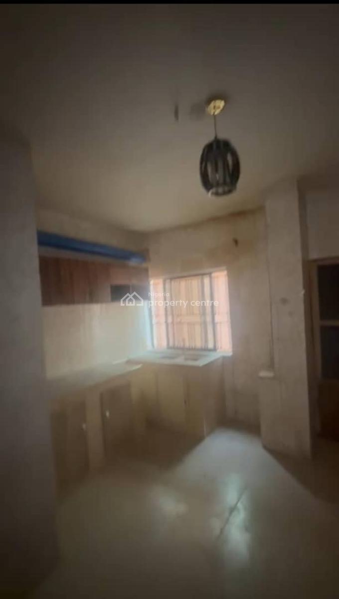 Lovely 3bedroom Flat, Balogun Kuku Off Muyiwa Opaleye Via Adetola Aguda, Surulere, Lagos, Flat / Apartment for Rent