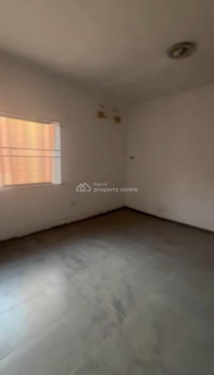 Lovely 3bedroom Flat, Balogun Kuku Off Muyiwa Opaleye Via Adetola Aguda, Surulere, Lagos, Flat / Apartment for Rent