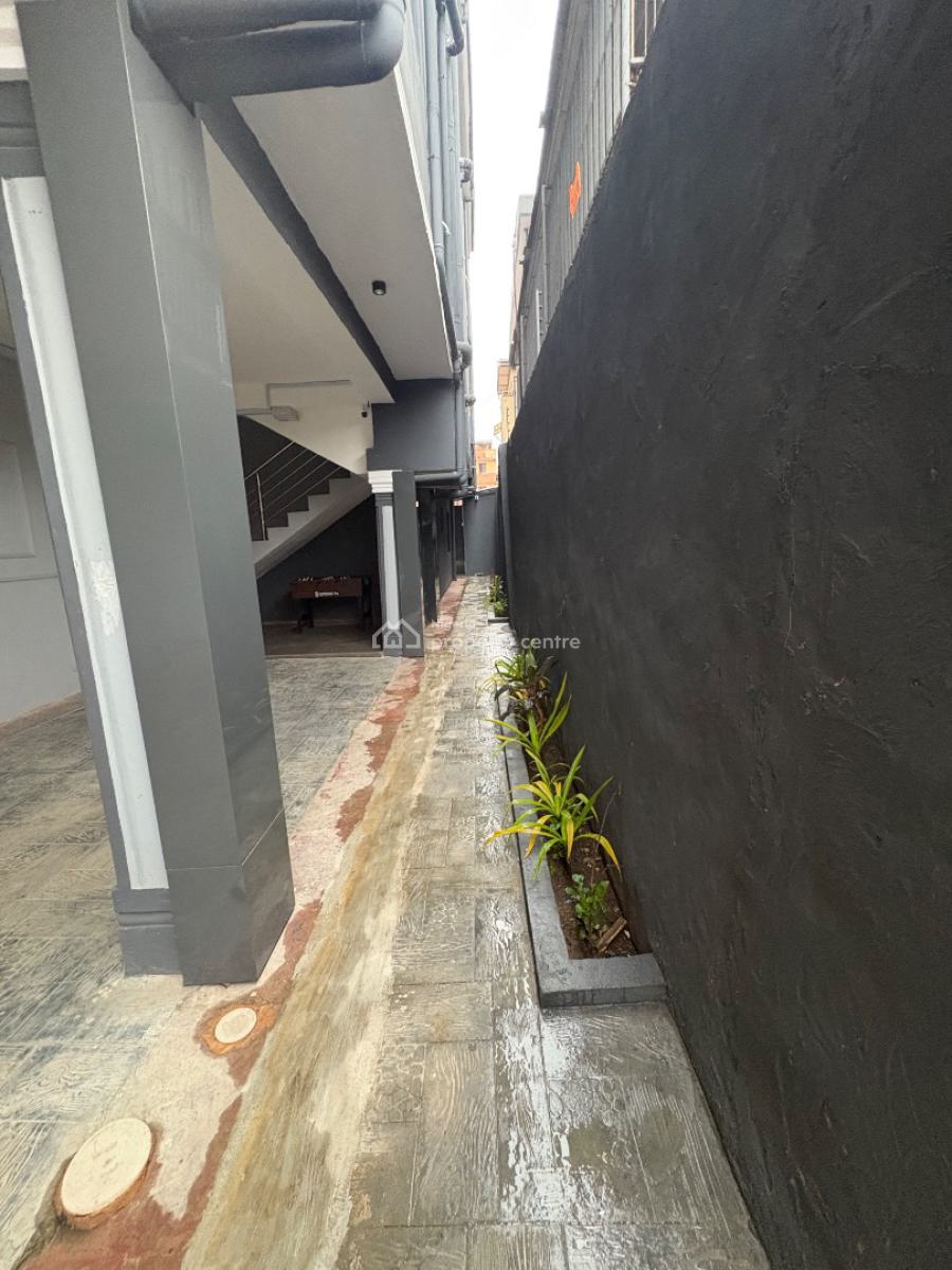 Studio Apartment with Balcony Yaba, Glover Street Yaba, Yaba, Lagos, Self Contain (single Rooms) Short Let