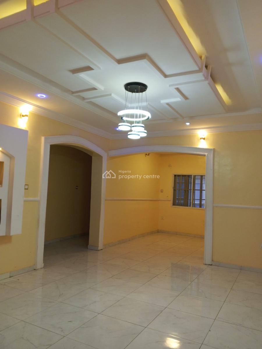 Clean 3 Bedroom, Bucknor Estate, Isolo, Lagos, Flat / Apartment for Rent