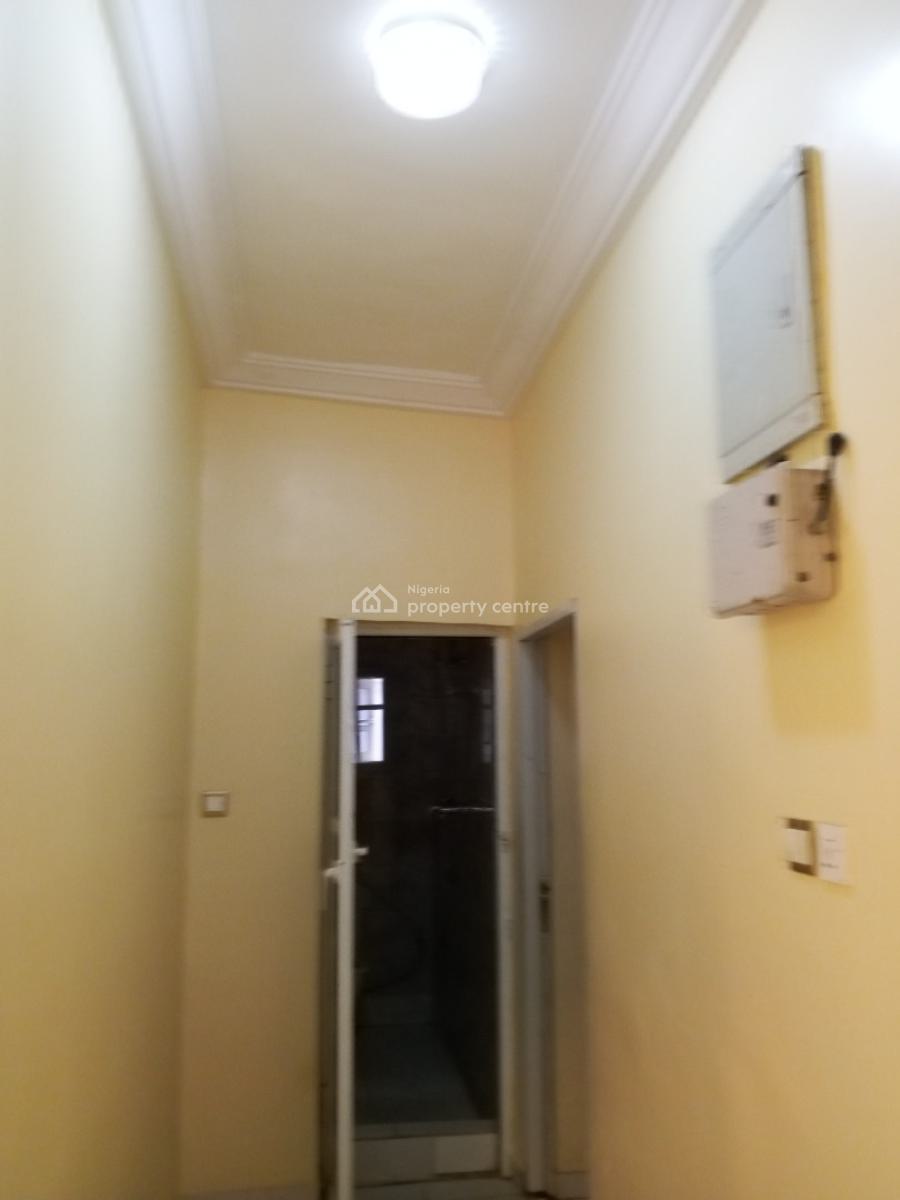 Clean 3 Bedroom, Bucknor Estate, Isolo, Lagos, Flat / Apartment for Rent
