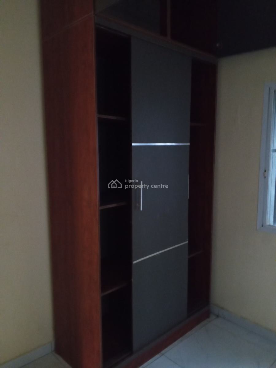Clean 3 Bedroom, Bucknor Estate, Isolo, Lagos, Flat / Apartment for Rent