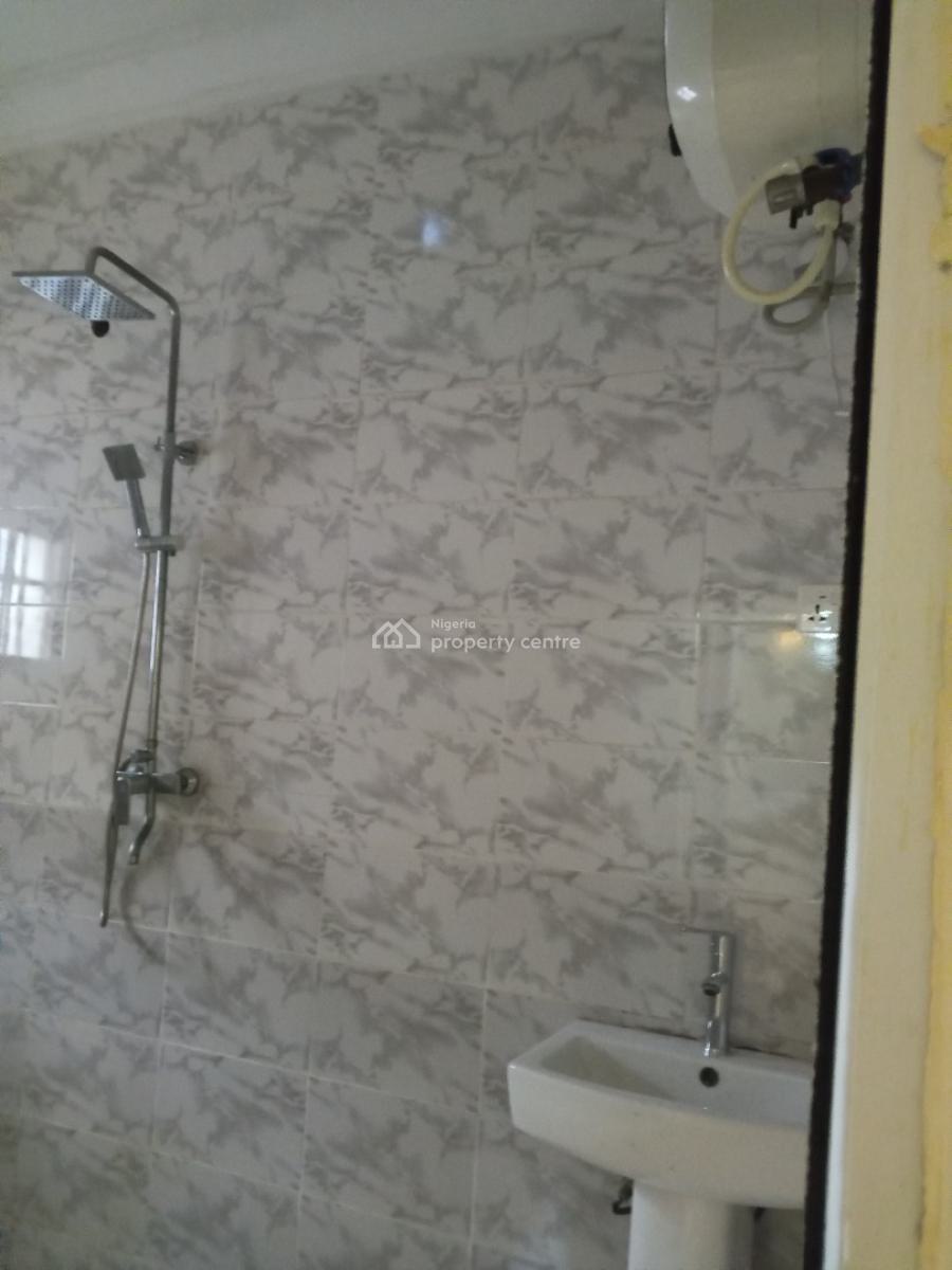 Clean 3 Bedroom, Bucknor Estate, Isolo, Lagos, Flat / Apartment for Rent