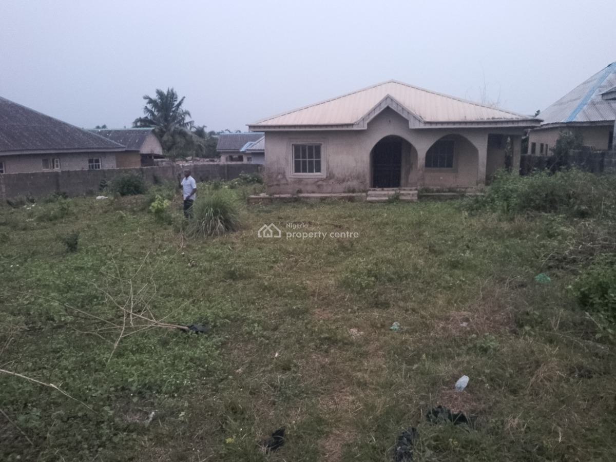 3 Bedroom Bungalow with Shop, Agunfoye Off Bayeku Road, Igbogbo, Ikorodu, Lagos, Detached Bungalow for Sale