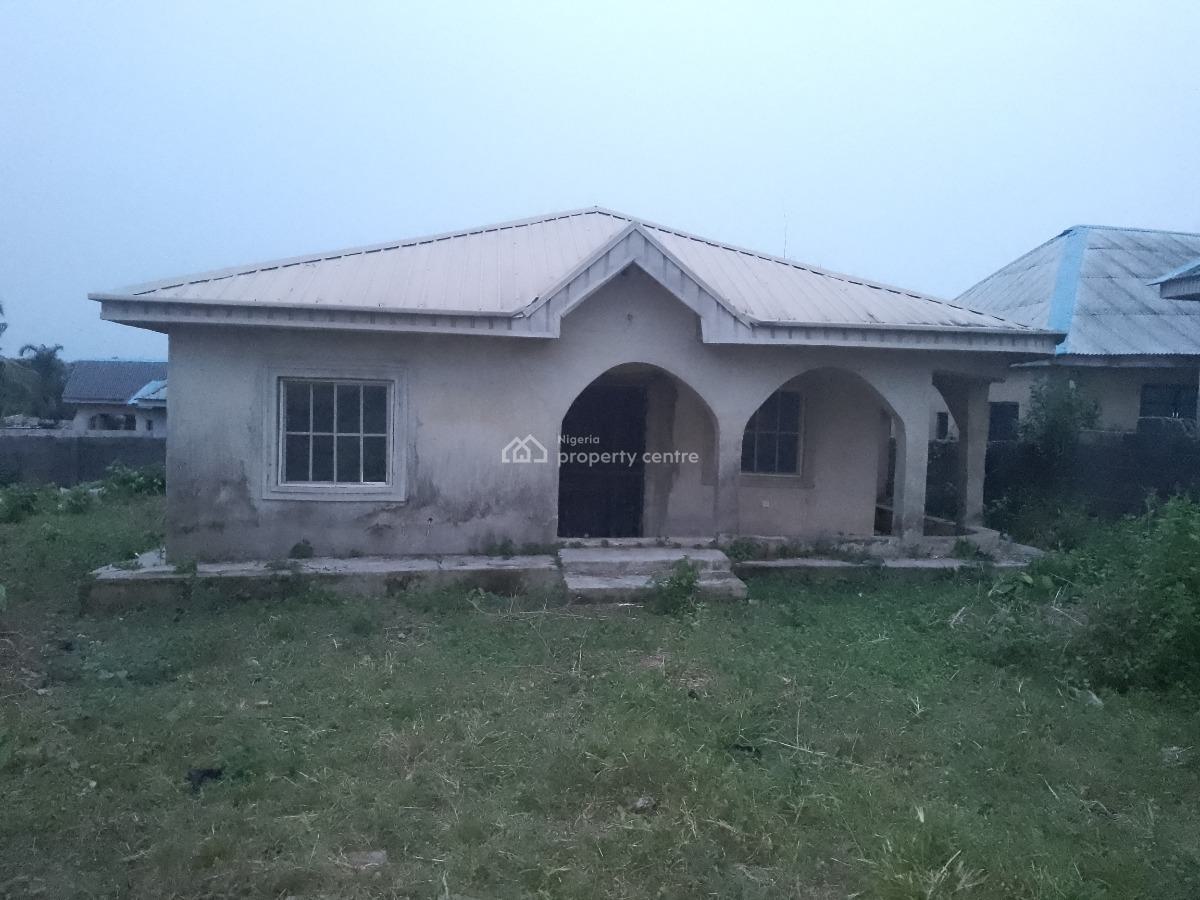 3 Bedroom Bungalow with Shop, Agunfoye Off Bayeku Road, Igbogbo, Ikorodu, Lagos, Detached Bungalow for Sale