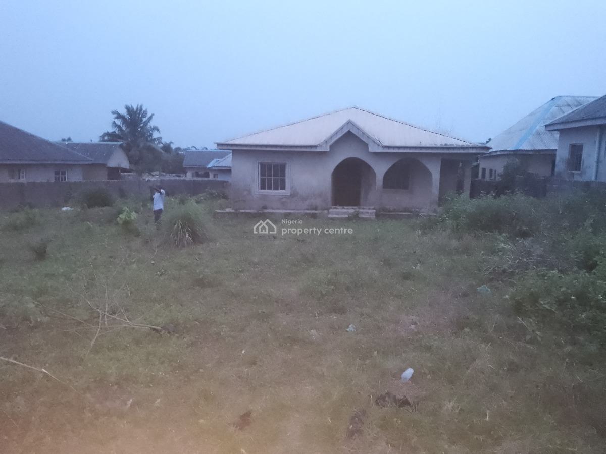 3 Bedroom Bungalow with Shop, Agunfoye Off Bayeku Road, Igbogbo, Ikorodu, Lagos, Detached Bungalow for Sale