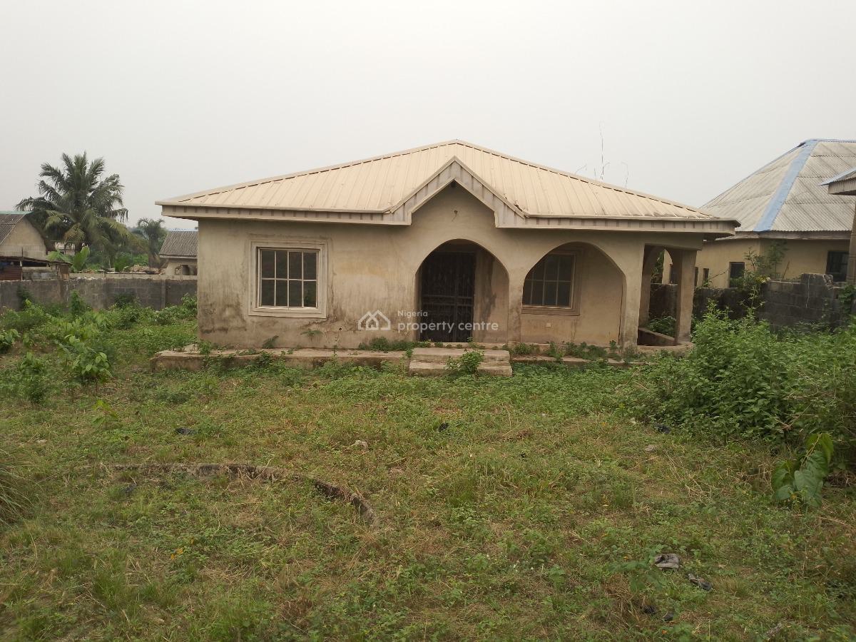 3 Bedrooms Bungalow with Shop, Agunfoye, Off Bayeku Road, Igbogbo, Ikorodu, Lagos, Detached Bungalow for Sale