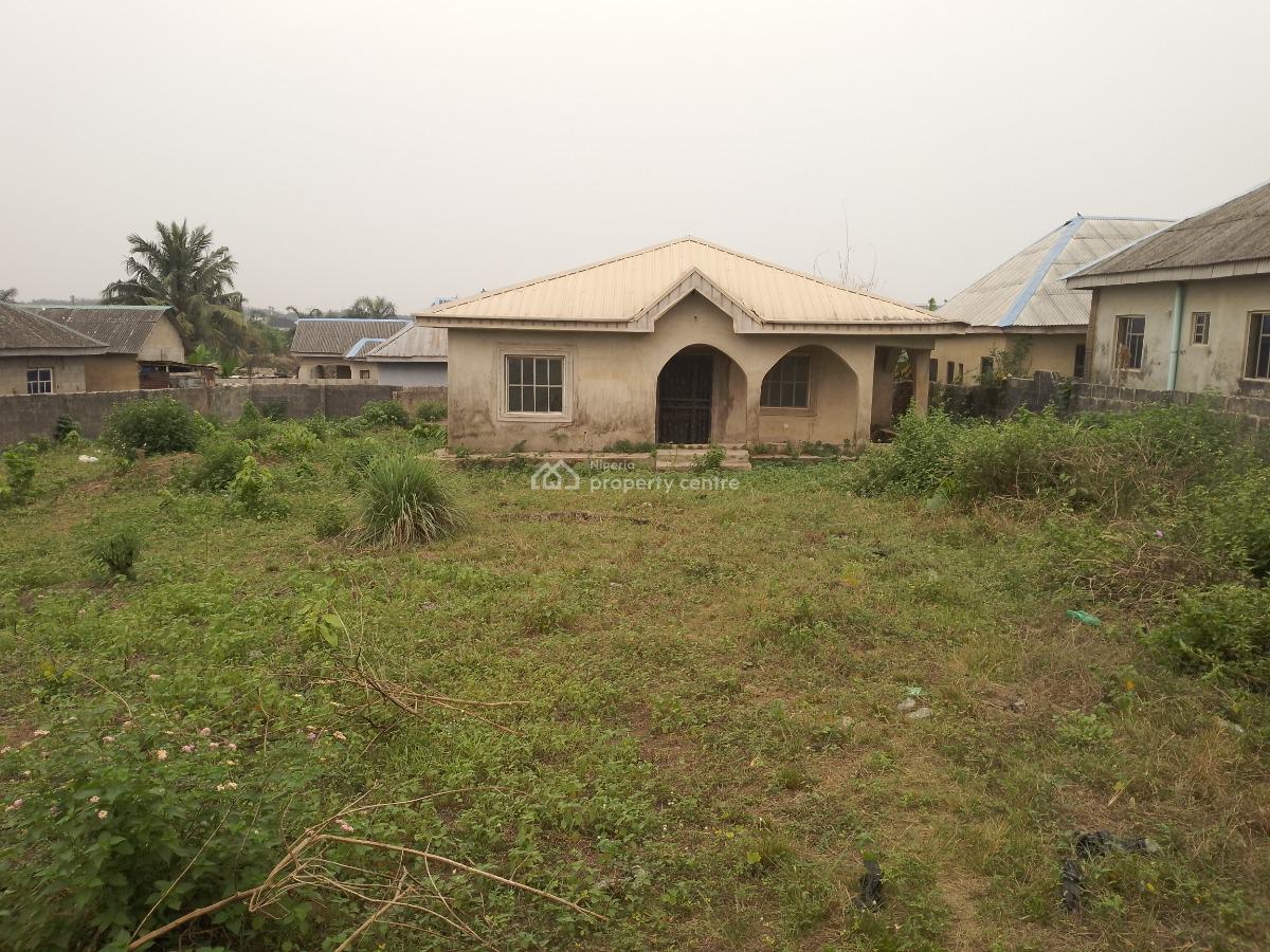 3 Bedrooms Bungalow with Shop, Agunfoye, Off Bayeku Road, Igbogbo, Ikorodu, Lagos, Detached Bungalow for Sale