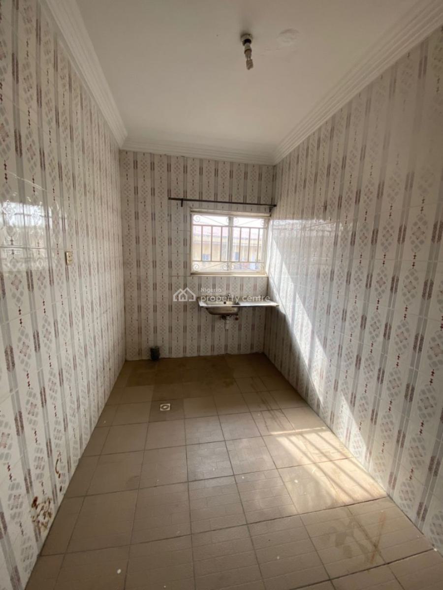 Spacious 3 Bedroom Flat and a Bq on The Second Floor, Wuse 2, Abuja, Flat / Apartment for Rent