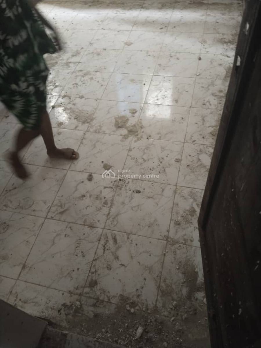 Standard Room Self Contain Upstairs, Fadeyi Waec Yabatech, Yaba, Lagos, Self Contain (single Rooms) for Rent