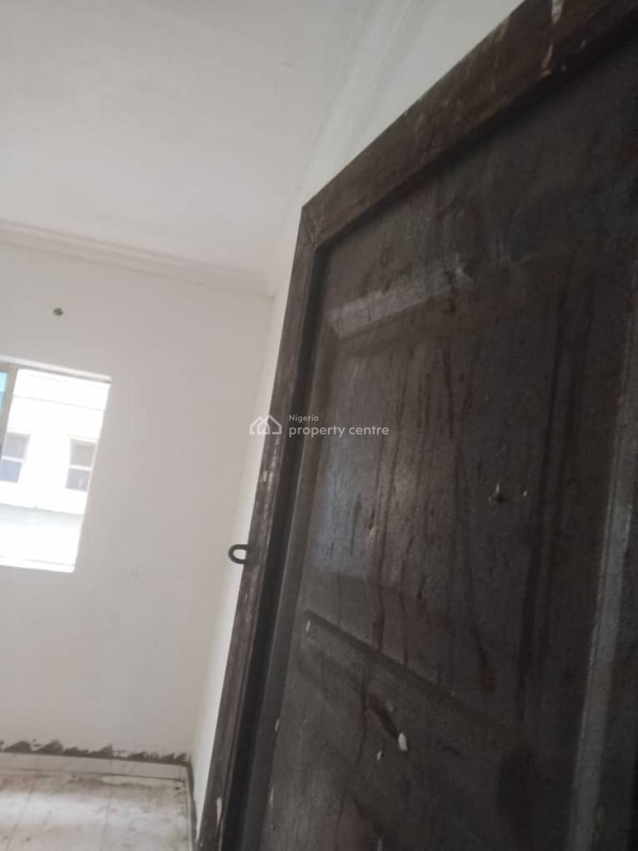 Standard Room Self Contain Upstairs, Fadeyi Waec Yabatech, Yaba, Lagos, Self Contain (single Rooms) for Rent