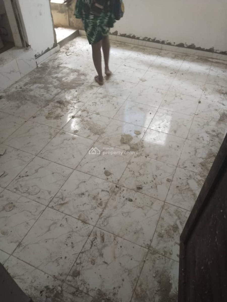 Standard Room Self Contain Upstairs, Fadeyi Waec Yabatech, Yaba, Lagos, Self Contain (single Rooms) for Rent