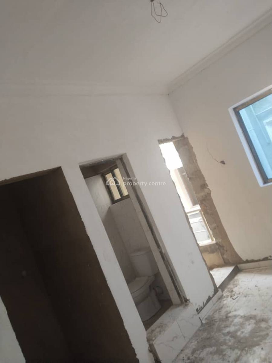 Standard Room Self Contain Upstairs, Fadeyi Waec Yabatech, Yaba, Lagos, Self Contain (single Rooms) for Rent