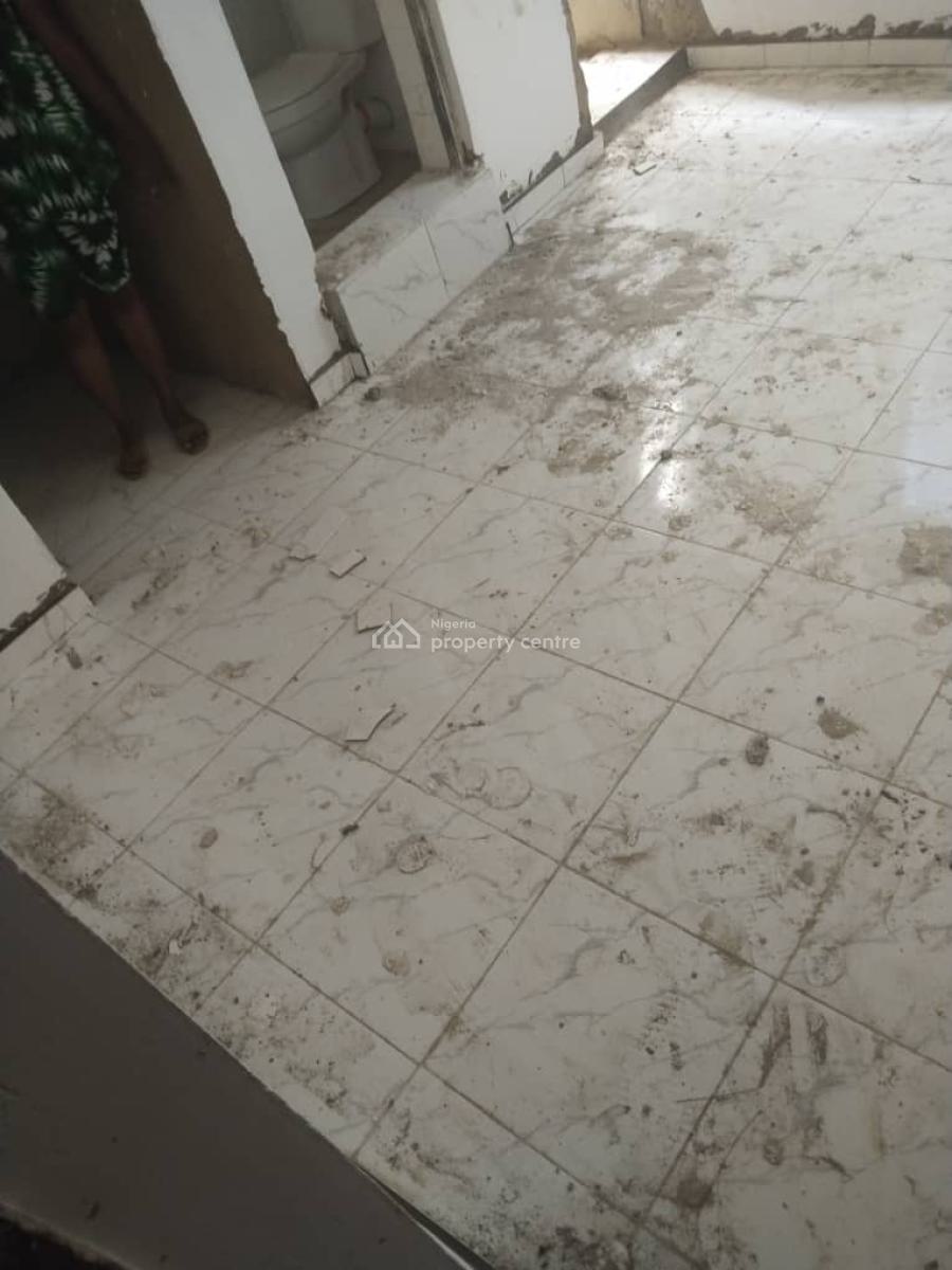 Standard Room Self Contain Upstairs, Fadeyi Waec Yabatech, Yaba, Lagos, Self Contain (single Rooms) for Rent