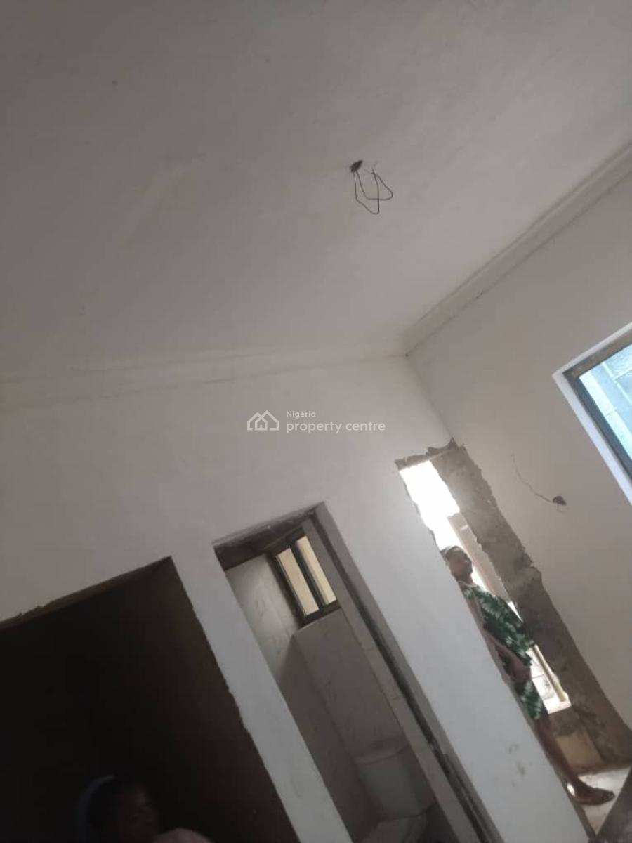 Standard Room Self Contain Upstairs, Fadeyi Waec Yabatech, Yaba, Lagos, Self Contain (single Rooms) for Rent