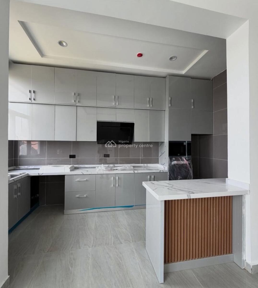 Luxury 2 Bedroom Apartment with Swimming in The Heart of Lekki Phase 1, Off Admiralty, Lekki Phase 1, Lekki, Lagos, Flat / Apartment for Rent