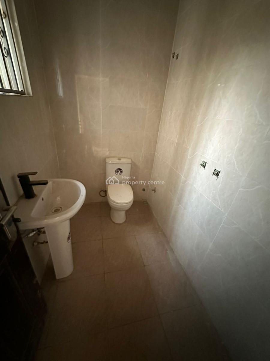 Distress ️luxury 3-bedroom Apartment, Jahi, Abuja, Flat / Apartment for Sale