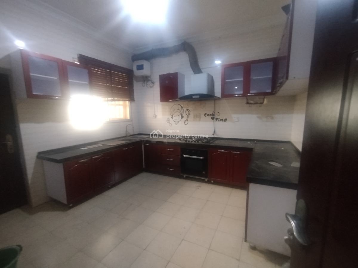 Well Maintained Spacious 3 Bedroom Apartment, Off Hakeem Dickson Street, Lekki Phase 1, Lekki, Lagos, Flat / Apartment for Rent