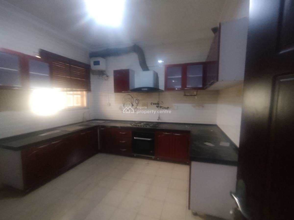 Well Maintained Spacious 3 Bedroom Apartment, Off Hakeem Dickson Street, Lekki Phase 1, Lekki, Lagos, Flat / Apartment for Rent