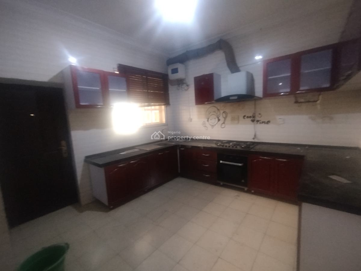 Well Maintained Spacious 3 Bedroom Apartment, Off Hakeem Dickson Street, Lekki Phase 1, Lekki, Lagos, Flat / Apartment for Rent