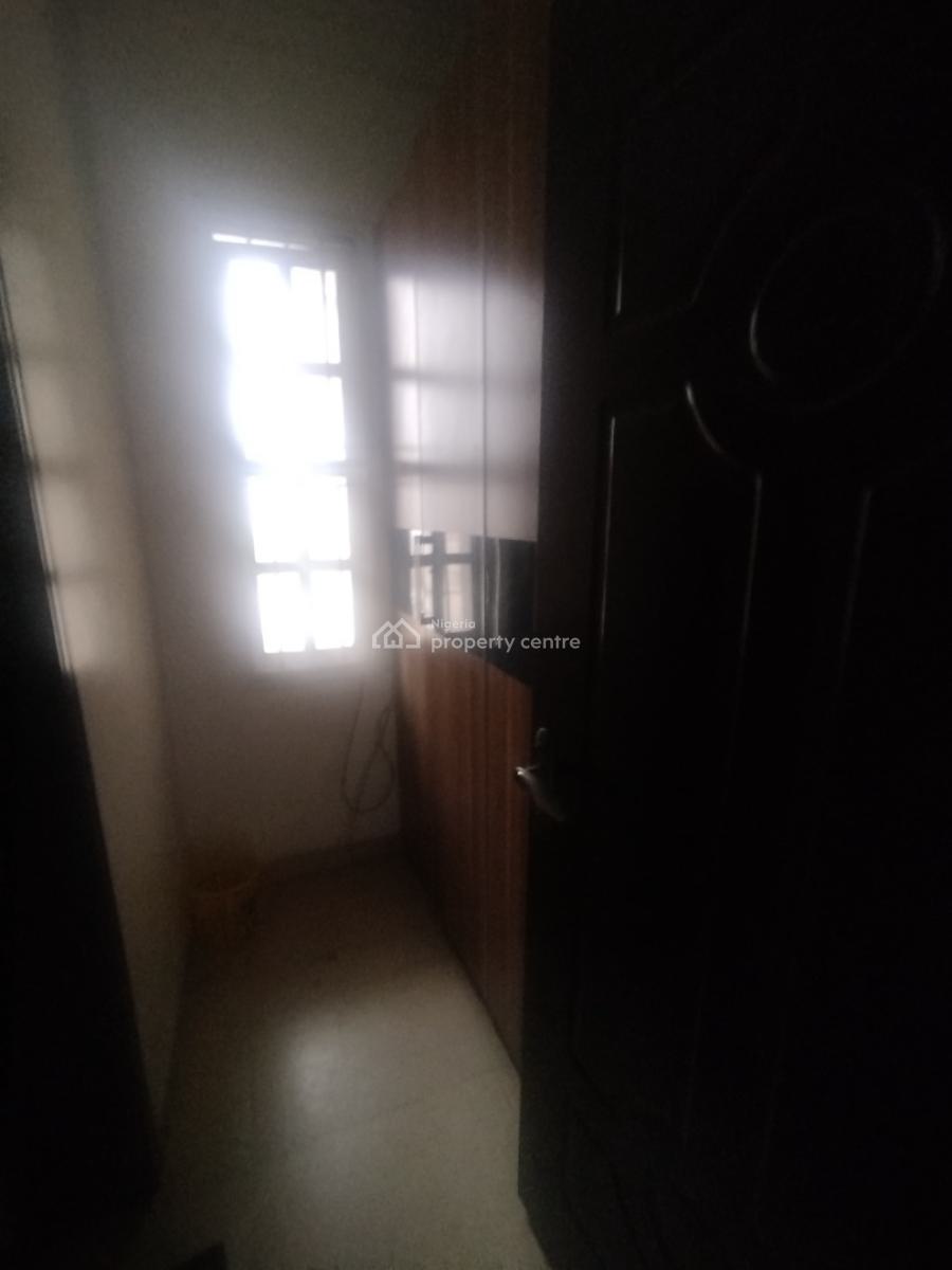 Well Maintained Spacious 3 Bedroom Apartment, Off Hakeem Dickson Street, Lekki Phase 1, Lekki, Lagos, Flat / Apartment for Rent