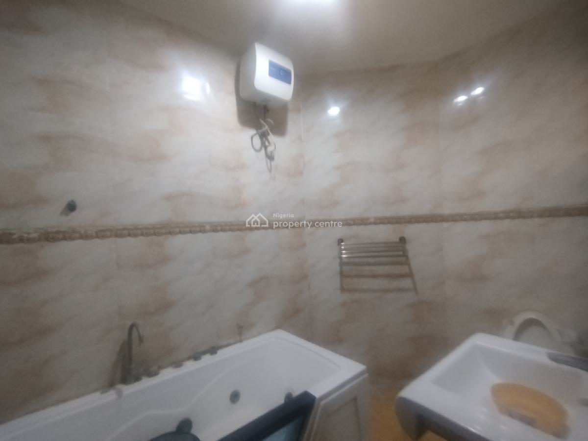 Well Maintained Spacious 3 Bedroom Apartment, Off Hakeem Dickson Street, Lekki Phase 1, Lekki, Lagos, Flat / Apartment for Rent